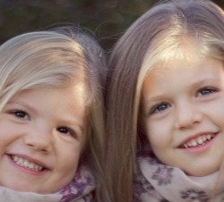 Su Alteza Real la Princesa de Asturias con su hermana, Su Alteza Real la Infanta Doña Sofía